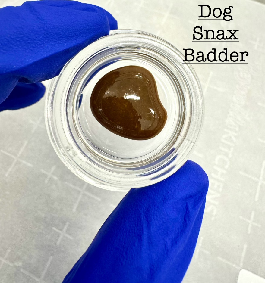 Buy Kelly's Green Concentrates Dog Snaxx | Shatter 1g image